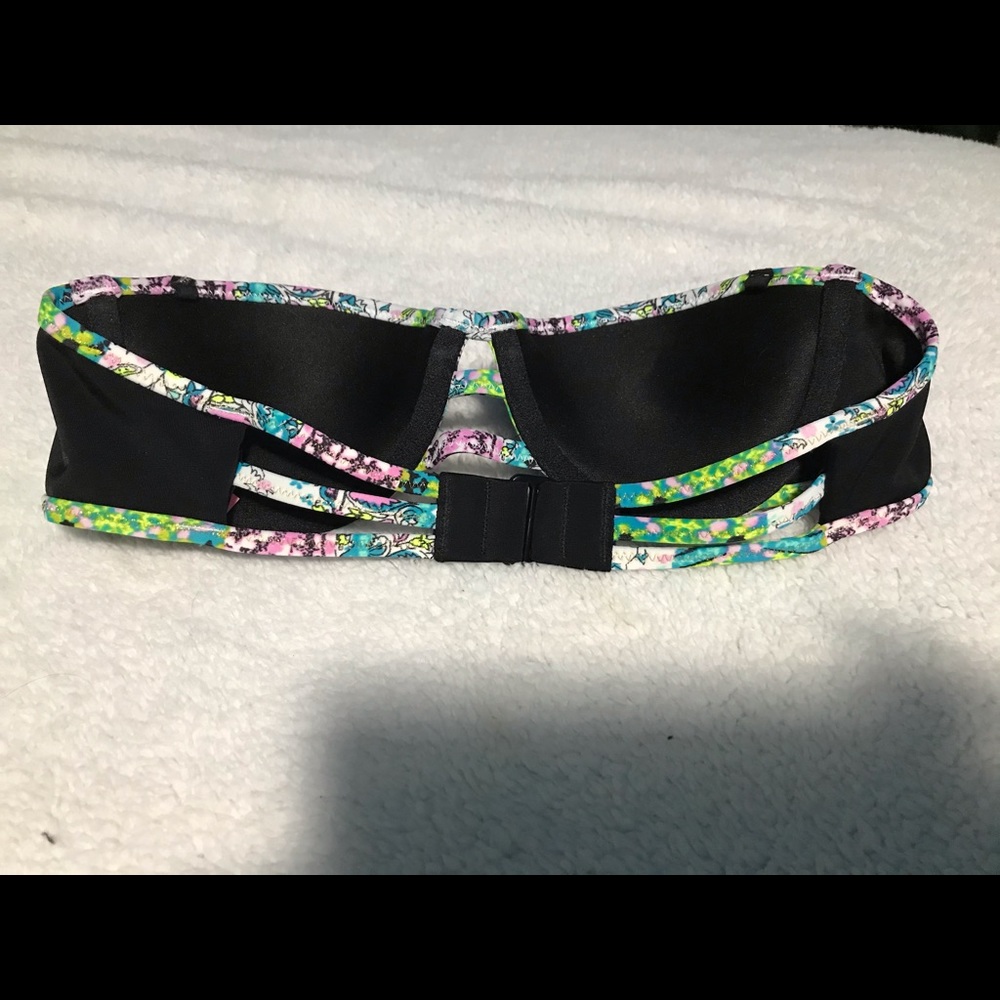 Bikini - Picture 3 of 6